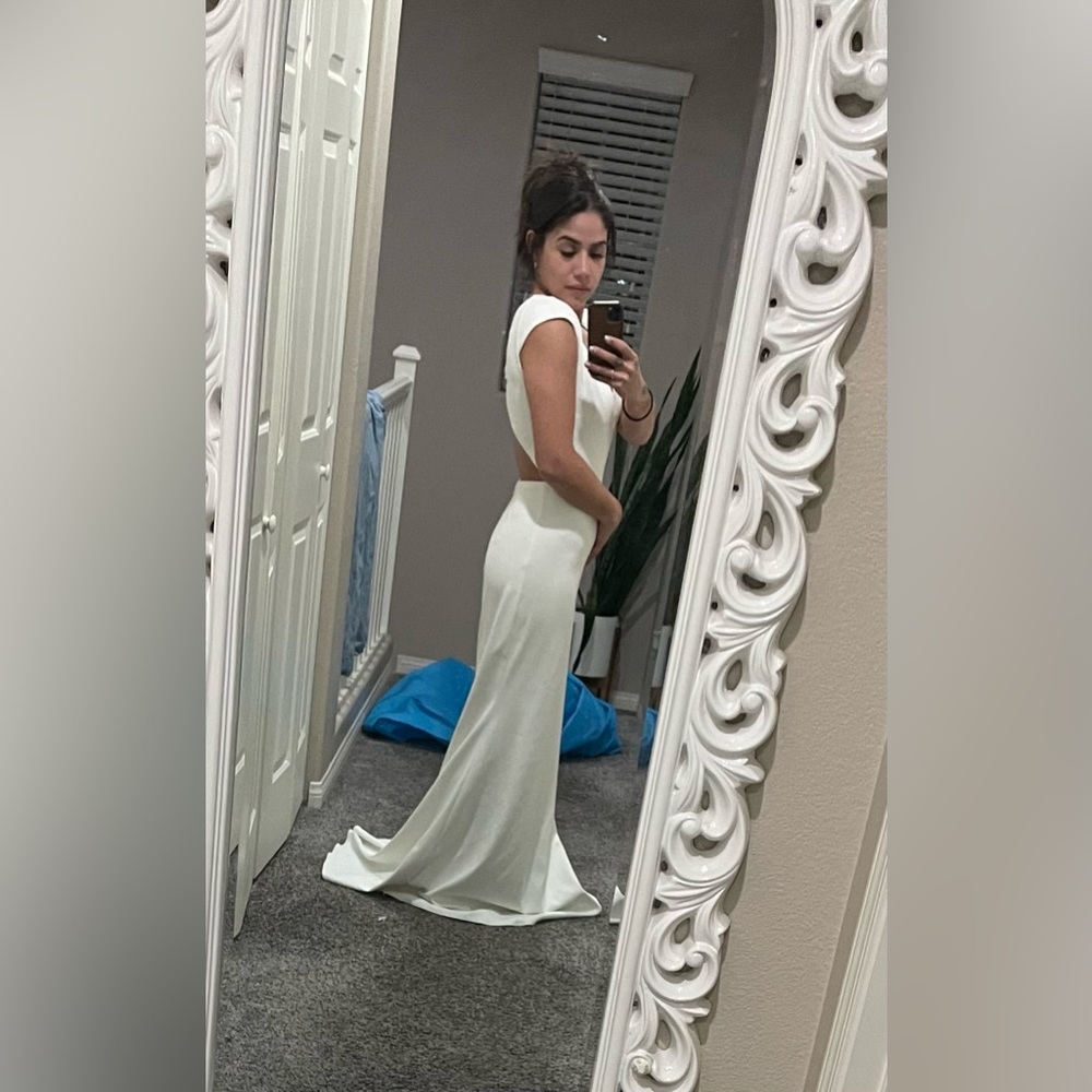 Beautiful classic Badgley Mischka bridal gown in white - Picture 5 of 5
